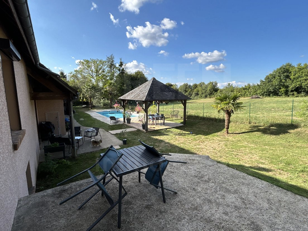 SAINT-FARGEAU (89170) - Maison 7 pièces 215,8 m2 - 9499 m2 d